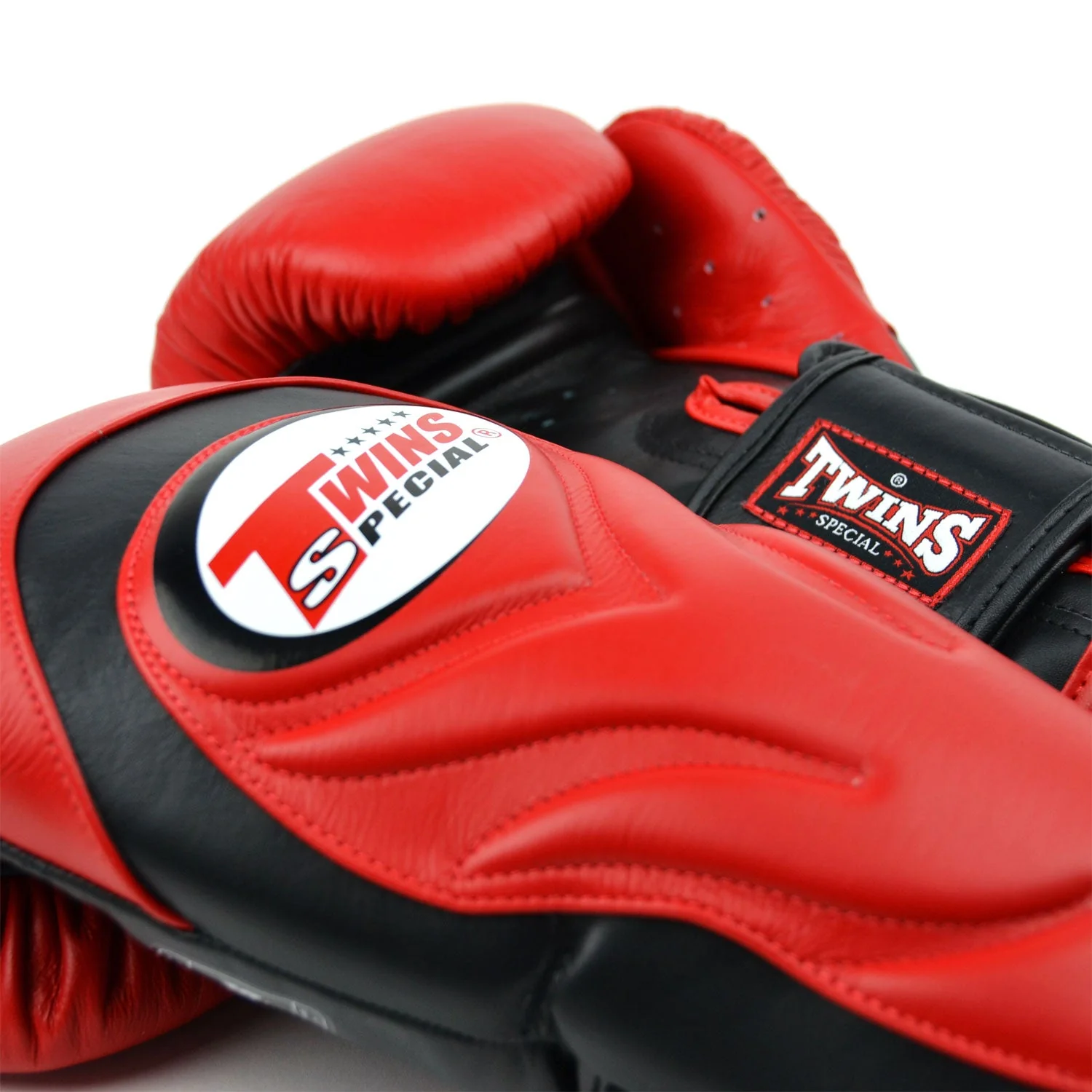 Twins Special BGVL6 Long-Cuff Boxing Gloves Red-Black - Image 2